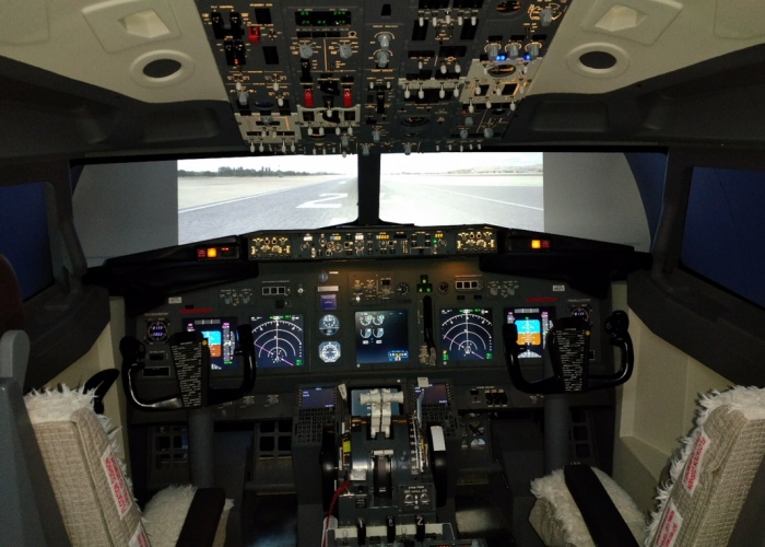 Airfield Flight Simulator in a Boeing 737