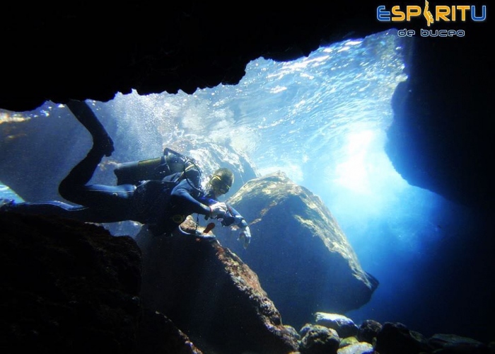 Aprende a adaptarte a todas las situaciones bajo el agua con un curso de Rescue Diver
