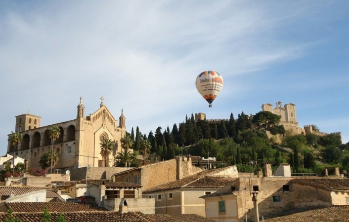 Experience a Balloon Ride Across Mallorca