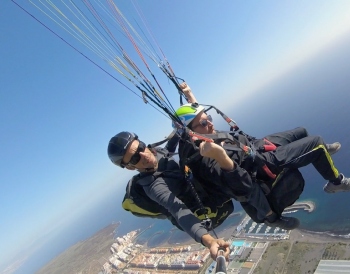 
Experience the Magic of Paragliding Flight