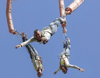 Experience the Thrill of Bungee Jumping in Barcelona

Step out of your comfort zone and elevate your trip to Barcelona by experiencing the sheer thrill of bungee jumping. This exhilarating activity guarantees an adrenaline rush like no other, providing an