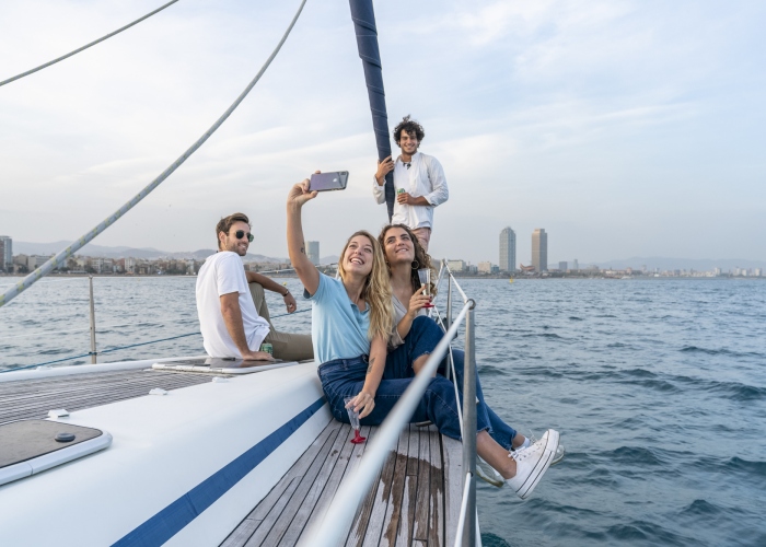 Experiencia de Navegación al Atardecer en Barcelona