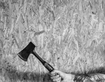 Exploring Viking Traditions: The Thrill of Axe Throwing and the Sweet Taste of Mead

The rich Nordic heritage is renowned globally, filled with intriguing myths and legends, unique traditions, and awe-inspiring craftsmanship. A great way to explore and un
