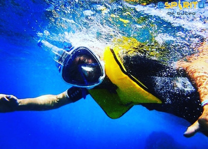 Float freely in the water with a full face snorkelling experience