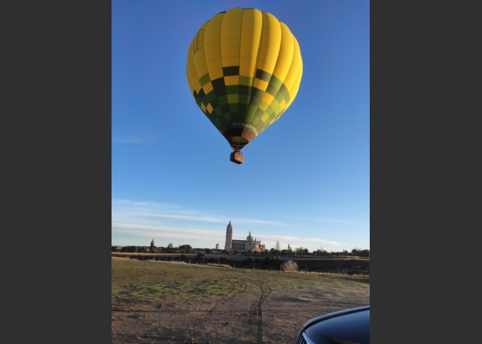 Hot Air Balloon Flight with Toast and Picnic
