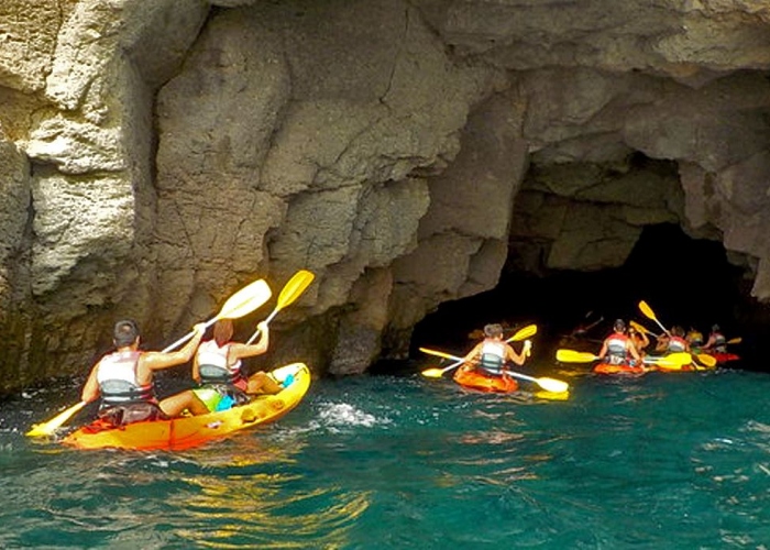 Kayak en las hermosas aguas de Gran Canaria