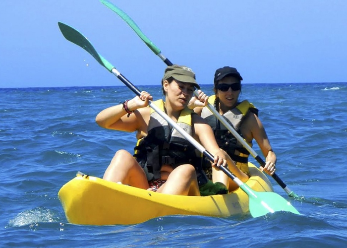 Kayak en las hermosas aguas de Gran Canaria
