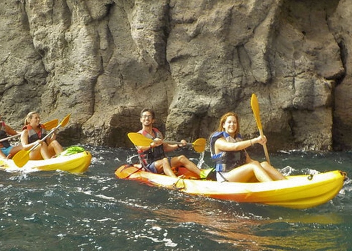 Kayaking in the beautiful waters around Gran Canaria