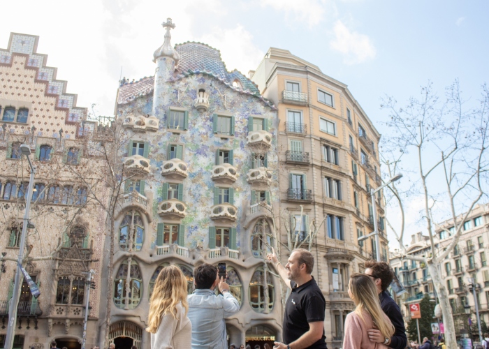 Lo Mejor de Barcelona: Tour a Pie con Acceso Rápido a la Sagrada Familia