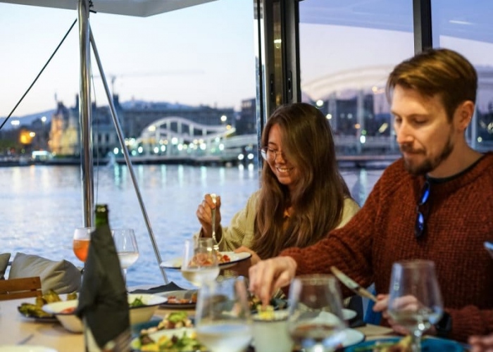 Lunch or Dinner Cruise Sailing Experience