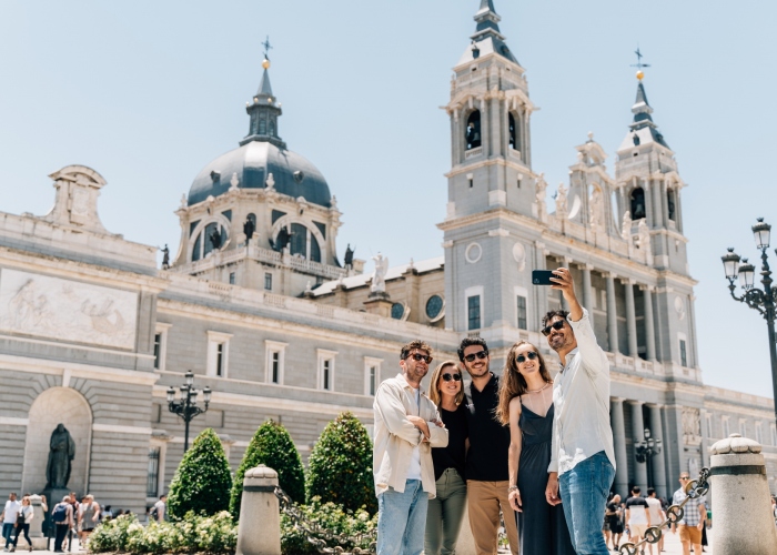Madrid Private Guided Tour: Explore Old Town & Landscape of Light Highlights