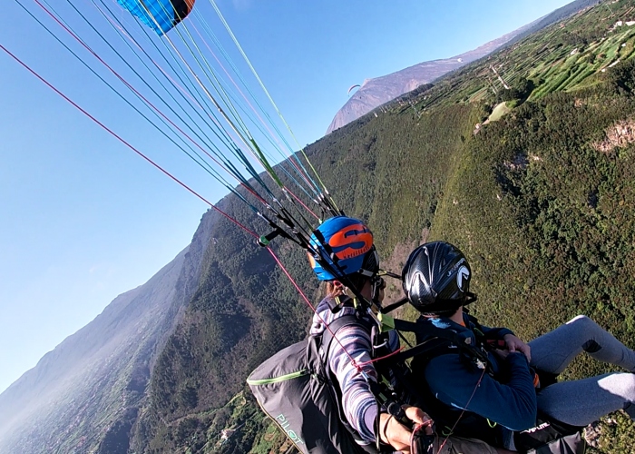 Paragliding Baptism Flight: Experience the sensation of flight for the first time
