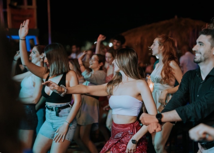 Prueba un baile emocionante con una experiencia de Salsa en Alicante