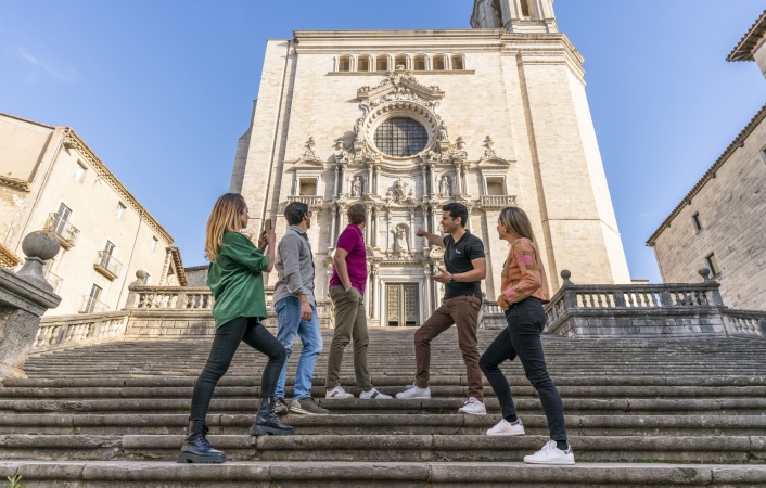 Recorrido Completo en Un Día: Montserrat, Girona y la Costa Brava