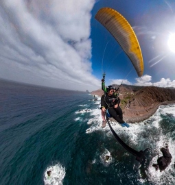 Spectacular flights in a two-seater paraglide