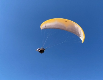 Unleashed Paragliding and Motorized Paragliding Adventure in Madrid

Madrid, a city famed for its rich culture and history, also holds a thrilling secret. It is a hotspot for some of the most exhilarating activities, one being paragliding and powered para