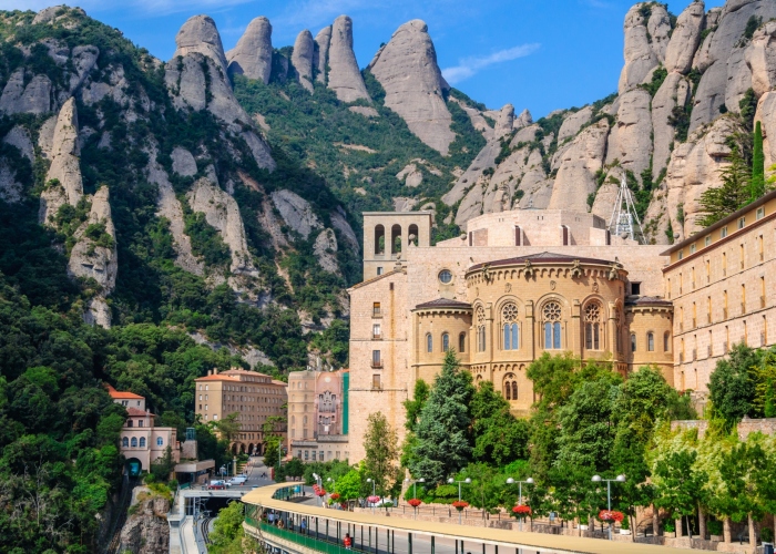 Visita al Monasterio de Montserrat y Degustación Local desde Barcelona